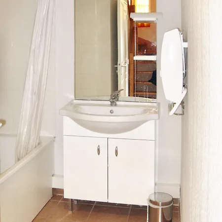 Maison Charmante à Avec Piscine Partagée Casa de Férias *