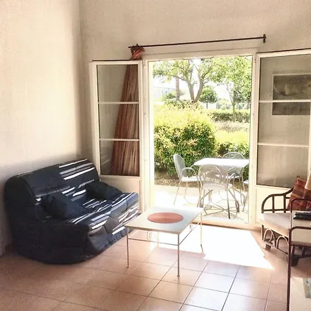 Casa de Férias Maison Charmante à Avec Piscine Partagée *