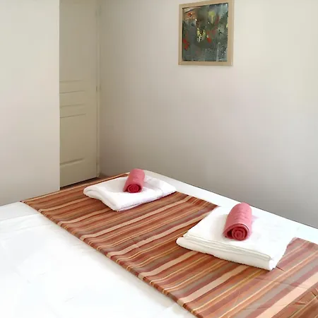 Maison Charmante à Avec Piscine Partagée Casa de Férias