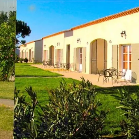 Casa de Férias Maison Charmante à Avec Piscine Partagée *