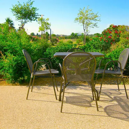 Maison Charmante à Avec Piscine Partagée *